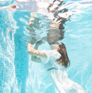 Photographie trash the dress mariage wedding Laurent Souday Studio reportage photo aquatique session underwater