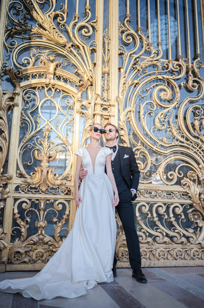 Photographe laurent souday séance couple à Paris devant le petit palais