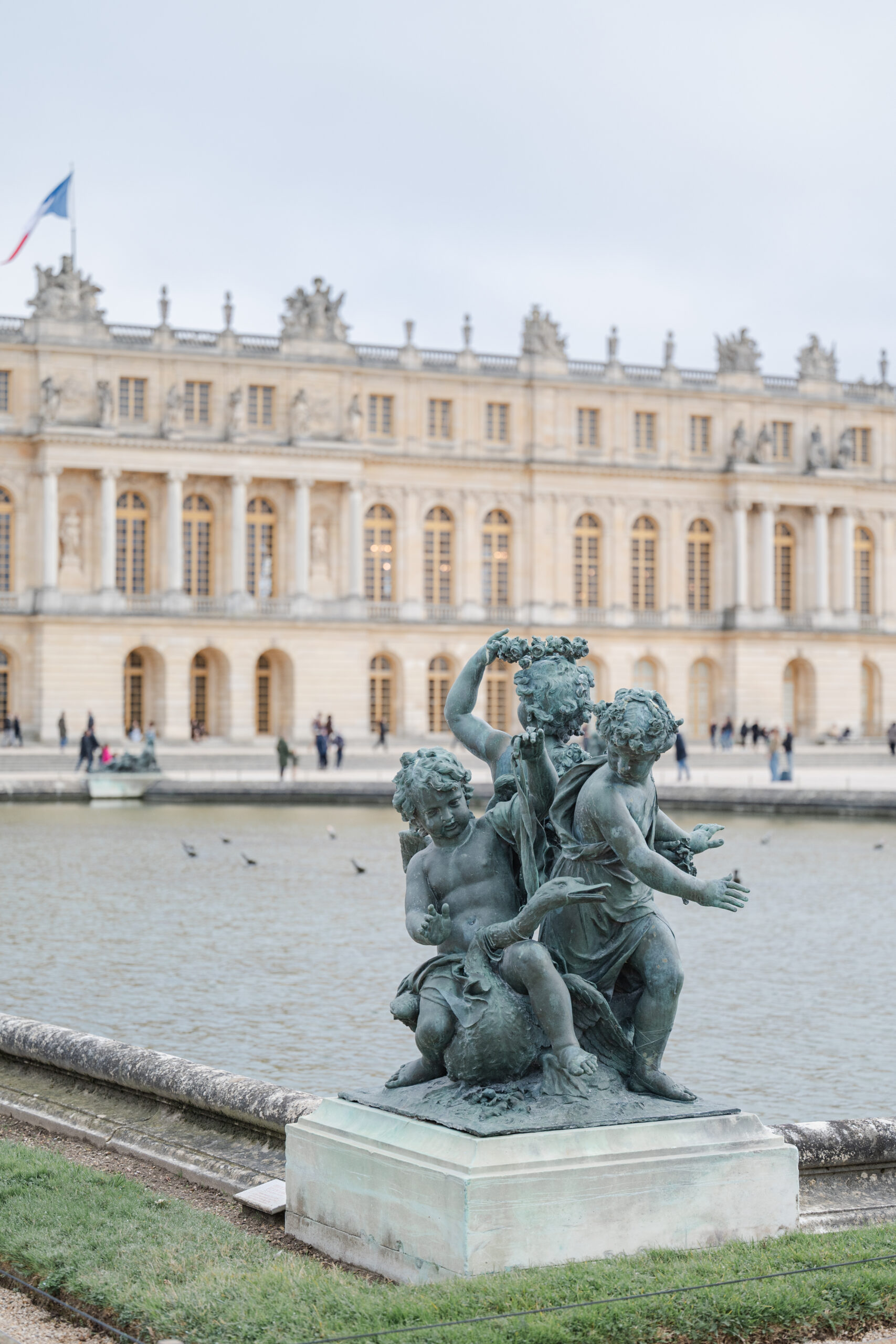 chateau de versailles Demande en mariage à Versailles Jardins du Château laurent souday studio photographe Proposal in Versailles