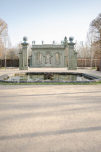 demande en mariage proposal temple de l'amour à versailles pres du trianon et chateau de versailles 3