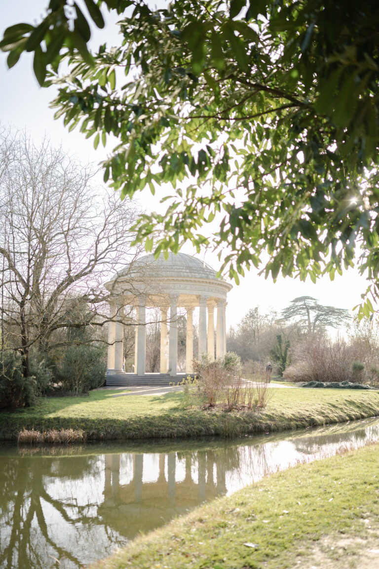laurent souday studio photographe spécialisé en proposal et fiançailles à Versailles au temple de l'amour
