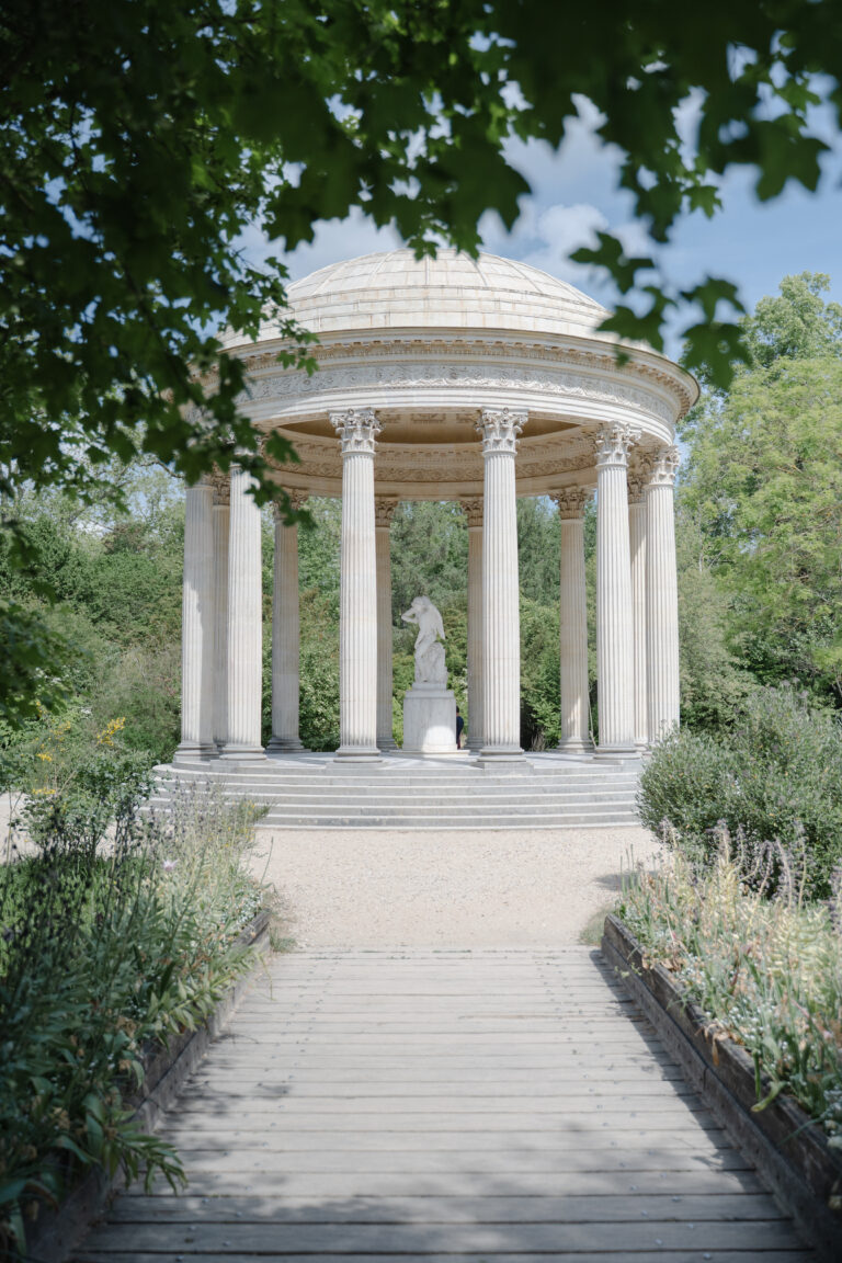 laurent souday studio photographe spécialisé en proposal et fiançailles à Versailles au temple de l'amour