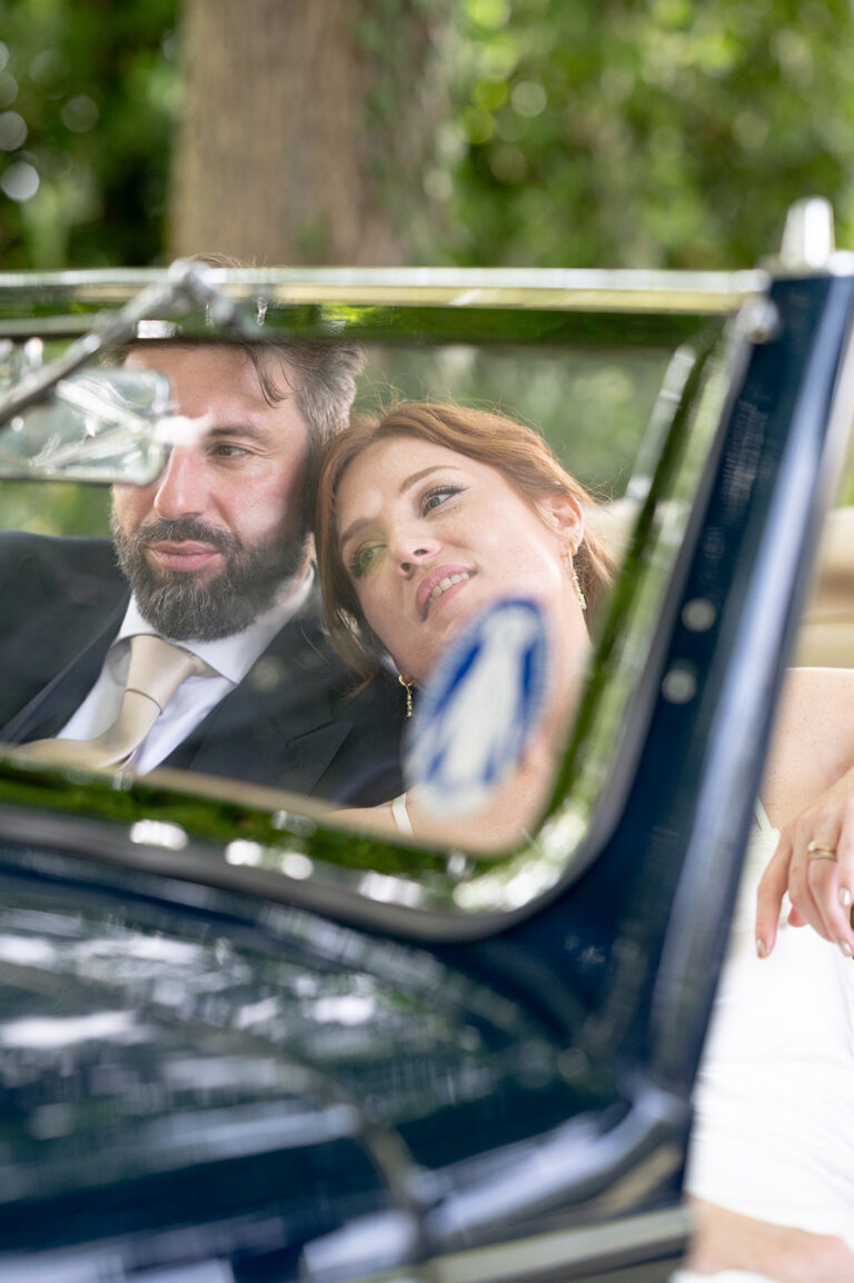 laurent souday studio photographe mariage angers chateau de la loire chateau du parc de saint lambert voiture delaye photo de couple