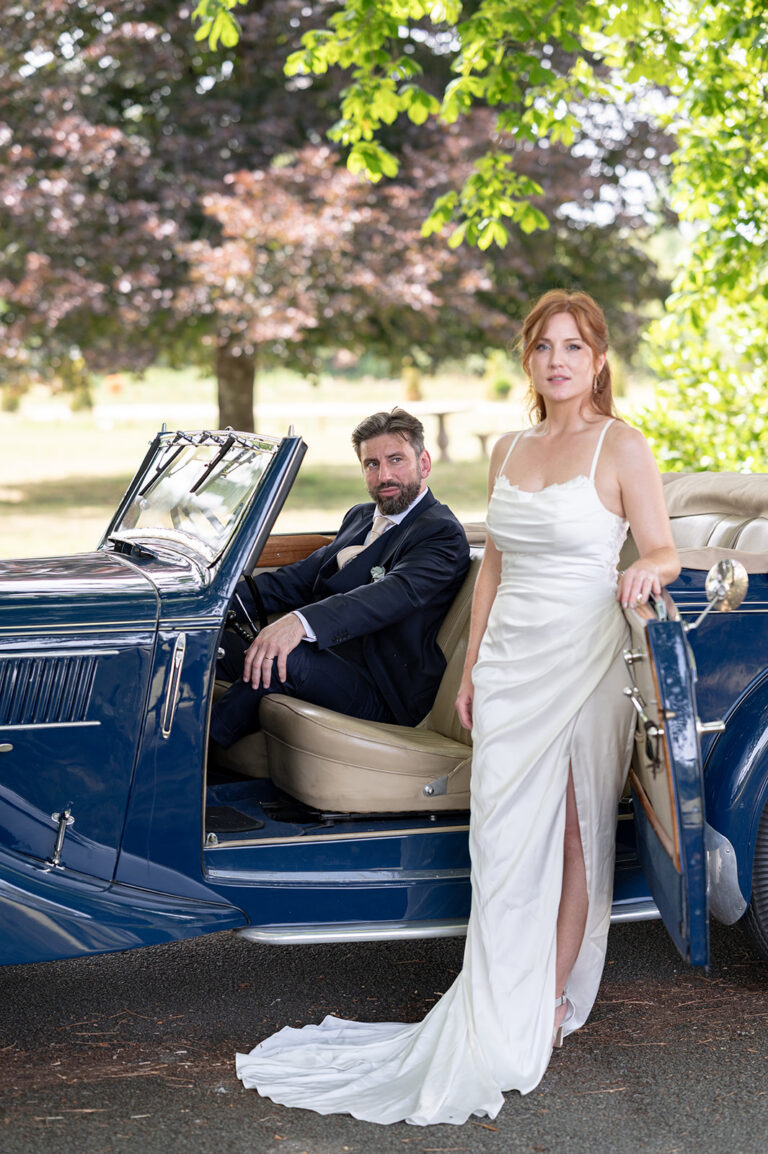 laurent souday studio photographe mariage angers chateau de la loire chateau du parc de saint lambert voiture delaye photo de couple