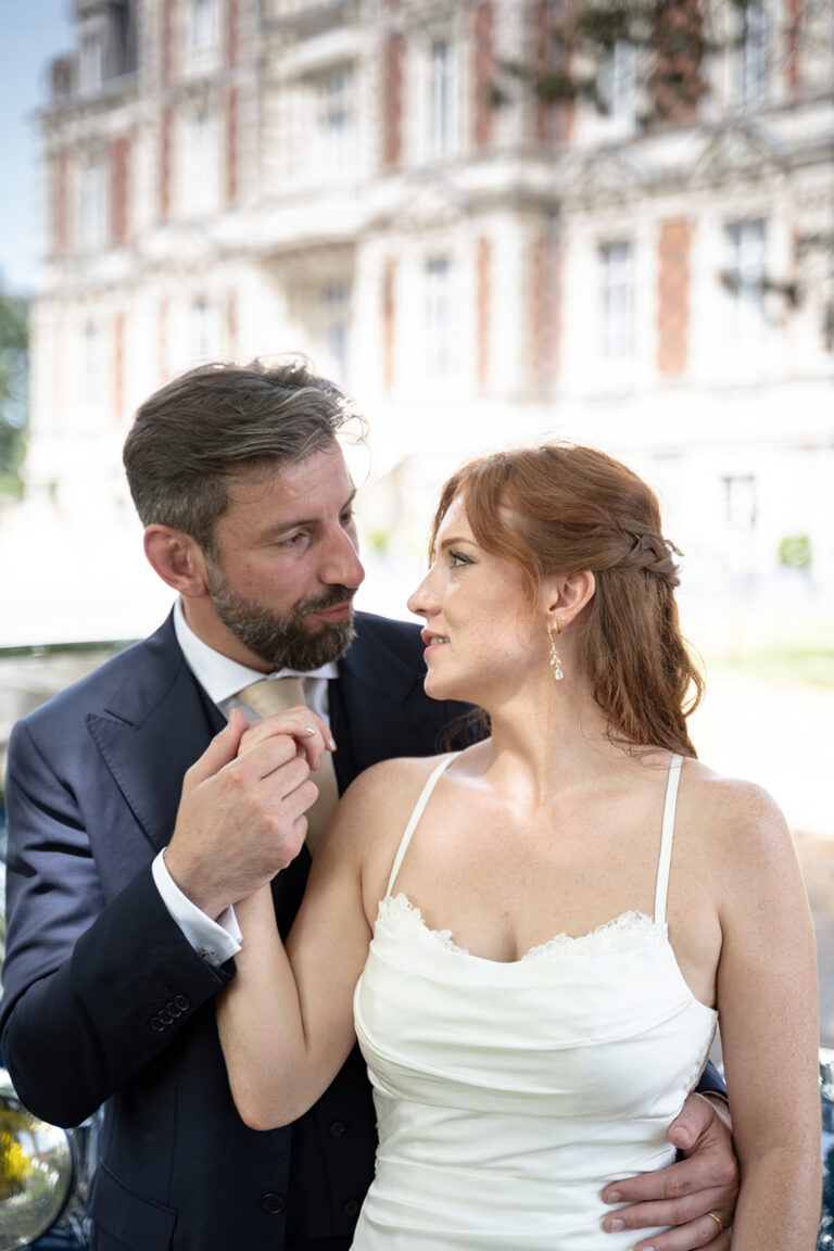 laurent souday studio photographe mariage angers chateau de la loire chateau du parc de saint lambert voiture delaye photo de couple